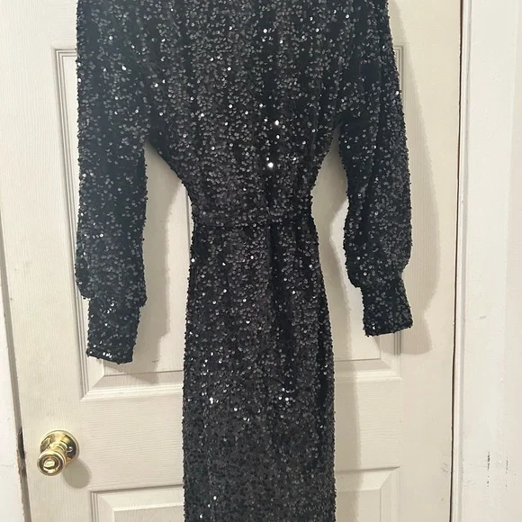 Boohoo Black Sequin Velvet Midi Wrap Dress - Picture 4 of 6